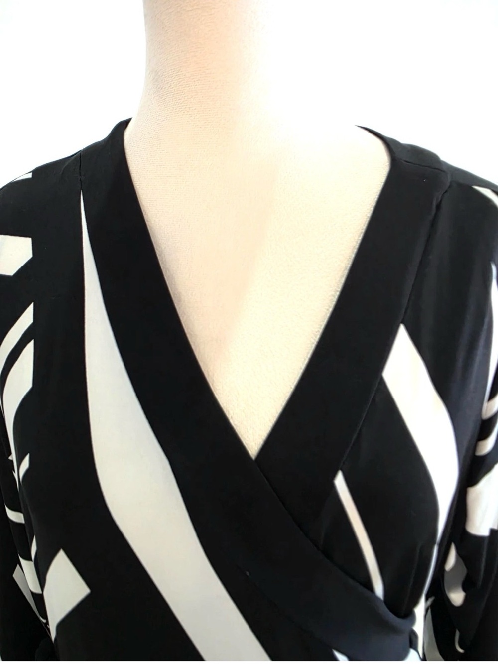 Jaclyn Smith Black, White & Blue Graphic Dress